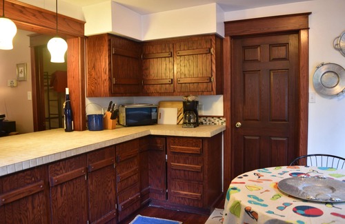 Norton Shores Cabaña | Woodsy Lake House @ Lake Michigan **** Diversión a mitad de semana 8 / 26-29 $ 550 por 4 o menos