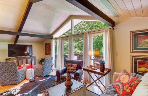 Mountain Home Casa | Woodsy Mountain Home Escape Walk to Marina!