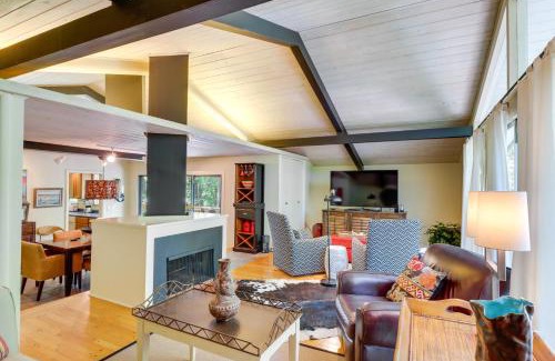 Mountain Home Casa | Woodsy Mountain Home Escape Walk to Marina!