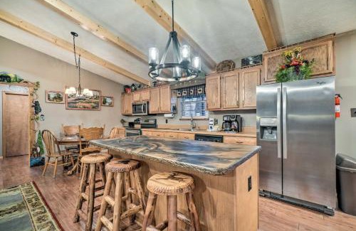 Wears Valley Casa | Woodsy Pigeon Forge Hideaway Private Hot Tub