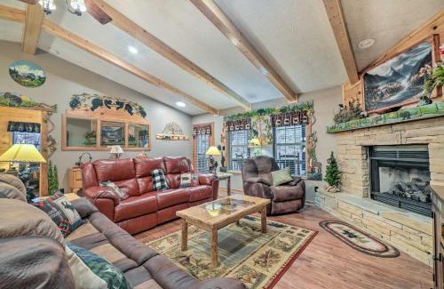 Wears Valley Casa | Woodsy Pigeon Forge Hideaway Private Hot Tub