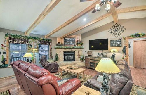 Wears Valley Casa | Woodsy Pigeon Forge Hideaway Private Hot Tub