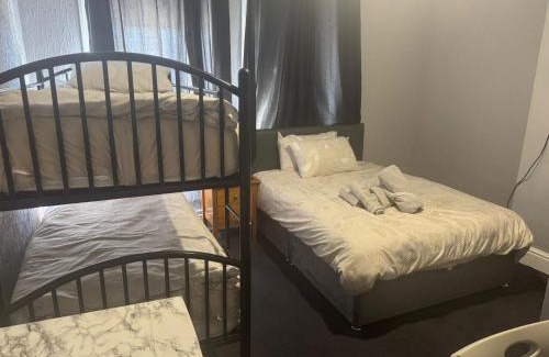 Leeds Cama Y Desayuno | Woodville Lodge Leeds - A Cosy Guest House with Self Service Residents Kitchen