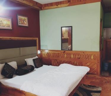 Kasol Hotel | Woodward Magique