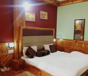 Kasol Hotel | Woodward Magique