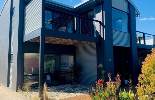 Cape Woolamai Casa | Woolamai Views - with solar heated pool