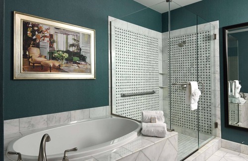 Aurora Hotel | Woolley’s Classic Suites