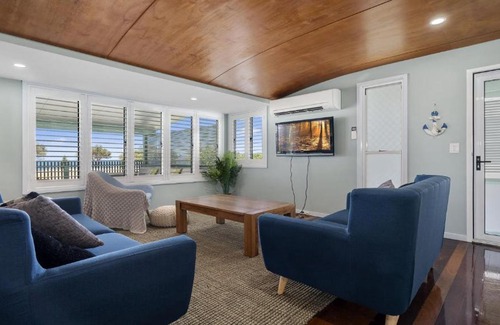 Woorim Casa | Woorim Beach House with Water Views