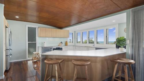 Woorim Casa | Woorim Beach House with Water Views