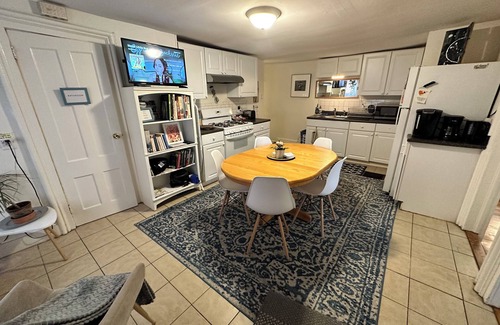 Mill River Apartamento | Wooster Square Flat+ 3 Bedrooms add a 4th Apizza Yale SOM Downtown