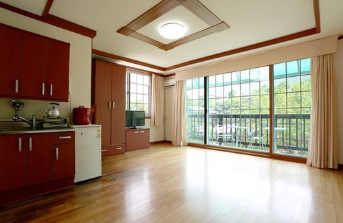 Jecheon Casa | Worak Pensionville Gogh's House