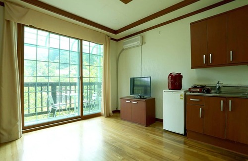 Jecheon Casa | Worak Pensionville Gogh's House