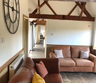 Broughton Hackett Casa | Worcester semi rural bungalow with off road parking