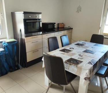 Plettenberg Apartamento | Work and Stay Plettenberg 6 Betten Küche Bad