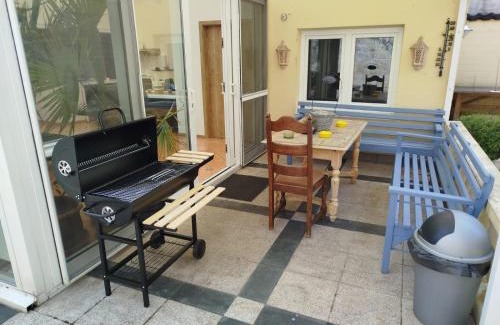 Selfkant Apartamento | Work and Stay Selfkant Ganzes Haus 10 Zimmer, 18 Betten,5 Badezimmer,2 Küchen, Terrasse, 380 Qm, 3 Etagen