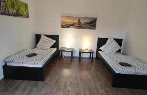 Selfkant Apartamento | Work and Stay Selfkant Ganzes Haus 10 Zimmer, 18 Betten,5 Badezimmer,2 Küchen, Terrasse, 380 Qm, 3 Etagen