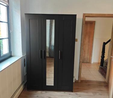 Selfkant Apartamento | Work and Stay Selfkant Ganzes Haus 10 Zimmer, 18 Betten,5 Badezimmer,2 Küchen, Terrasse, 380 Qm, 3 Etagen
