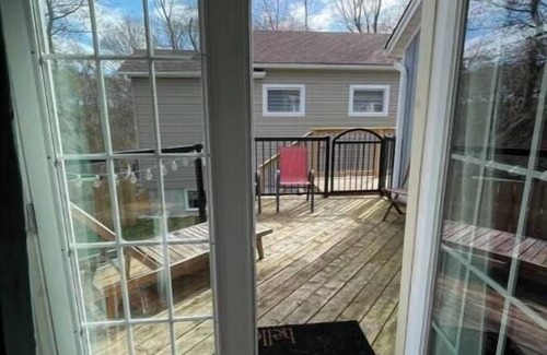 Port Hope Apartamento | Work-friendly bed/sit with private deck