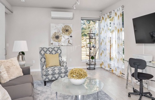 Kingfield Apartamento | Work From Here🌸Fast WiFi🌸Keurig+Coffee🌸55" Roku TV