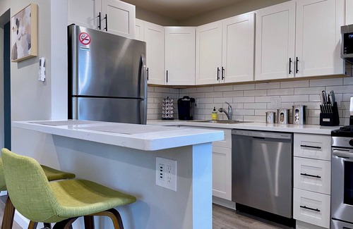 Walnut Creek Apartamento | Work Here Remodeled Kitchen Fast WiFi King Bed Walk Downtown Parking