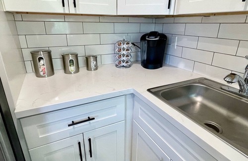 Walnut Creek Apartamento | Work Here Remodeled Kitchen Fast WiFi King Bed Walk Downtown Parking