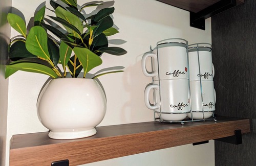 New Center Detroit Apartamento | Work/Play Base: Park Free, 10mins DTWN, Fast WiFi