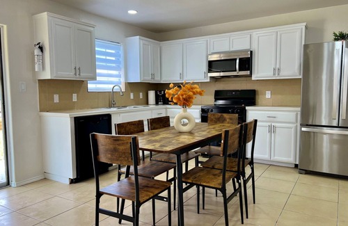 Brownsville Casa | Work & Play: Near SpaceX + Port of Brownsville