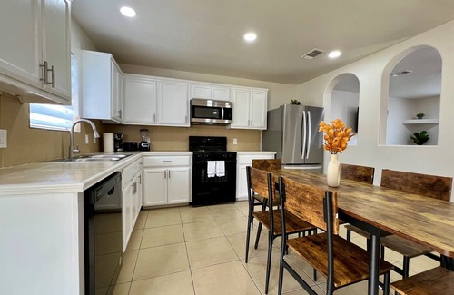 Brownsville Casa | Work & Play: Near SpaceX + Port of Brownsville