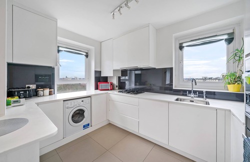 Charlton Apartamento | Work, Play, Relax: Your 2BR Oasis in the City