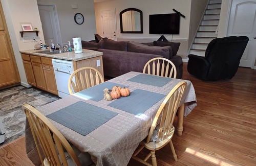New Bern Casa | Charming 3-bedroom house with AC and WiFi in fabulous New Bern