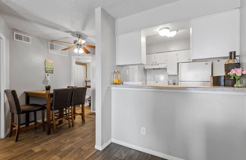 Park Central Apartamento | WORK REMOTELY IN URBAN DFW!