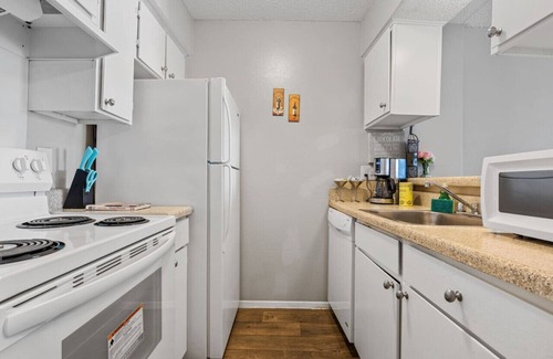 Park Central Apartamento | WORK REMOTELY IN URBAN DFW!