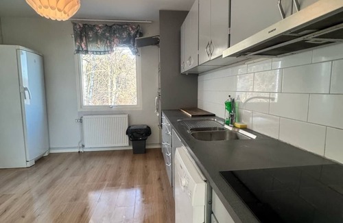 Harestad Casa | Workers - 10BR - 3 Bath - Säve- Parking lot - All-inclusive