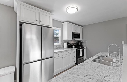 Jeffersonville - Clarksville Casa | Workfriendly home with ping pong & outdoor grill