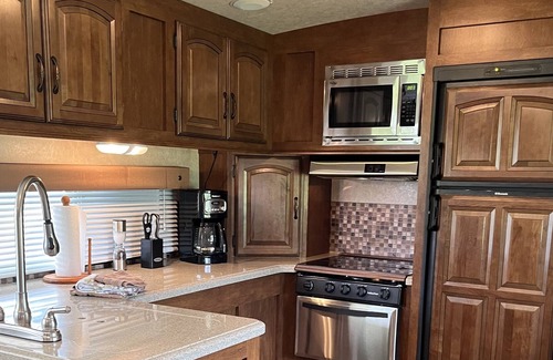 Winchester Otro | Working Dairy Goat Farm - Glamping in RV Camper in Luxury - Deer Hunters Welcome