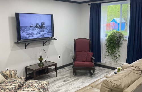 Allegany Apartamento | Working farmette at converted warehouse in the Allegany Mountains.