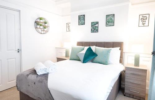 Landore Apartamento | Working in Swansea, 4 Bedrooms, Parking