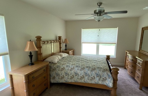 Mirror Lakes Casa | Working power 4 bed 2 bath big yard swim spa 20 min to the beach