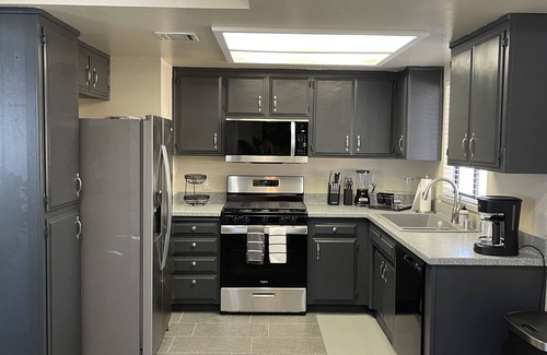 Lancaster Casa | Working Traveler or on Vacation. Family size home. Pool, Spa and built in BBQ!