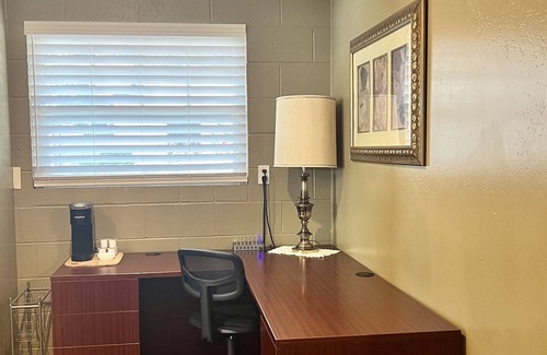 Modesto Casa | Working Travelers Welcome! Close to 99 & 3 Hospitals!