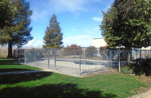 Modesto Casa | Working Travelers Welcome! Close to 99 & 3 Hospitals!