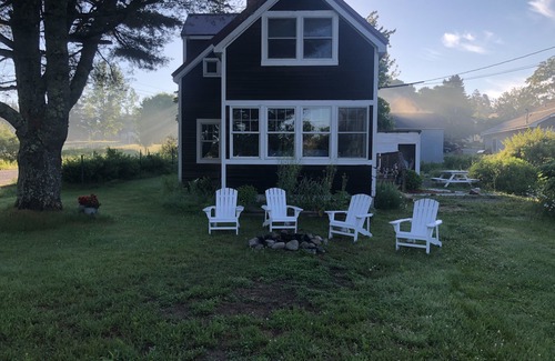 Bass Harbor Casa | Vistas de la costa de trabajo en una ciudad portuaria de Maine por excelencia