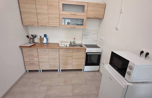 Kecskemet Apartamento | WorkStay Apartment – Modern Comfort with Private Parking, Near City Amenities