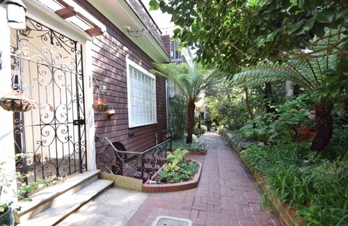 Russian Hill Apartamento | World Famous Macondray Lane ~ Fully Furnished Studio in Russian Hill
