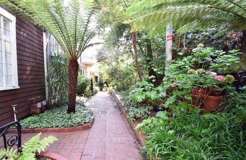 Russian Hill Apartamento | World Famous Macondray Lane ~ Fully Furnished Studio in Russian Hill