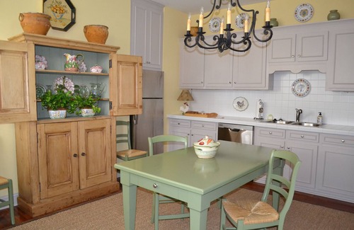 Harleston Village Casa | Wortham House 3BR / 3 & 1 / 2b Gothic Carriage House Set en el jardín