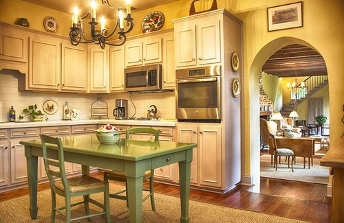 Harleston Village Casa | Wortham House 3BR / 3 & 1 / 2b Gothic Carriage House Set en el jardín