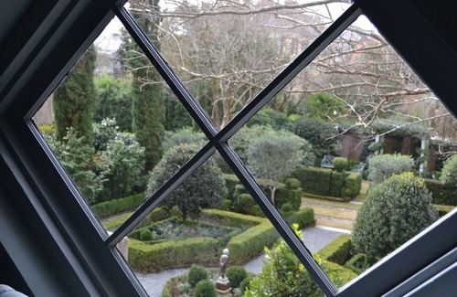 Harleston Village Casa | Wortham House 3BR / 3 & 1 / 2b Gothic Carriage House Set en el jardín