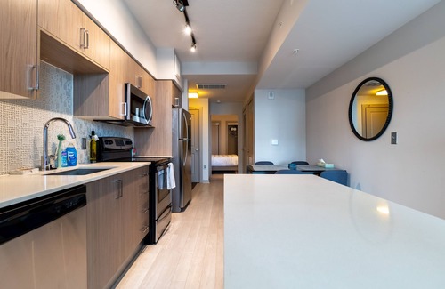Aurora Highlands Apartamento | Wow! 5 min to DC/Metro/Mall Stunning 2B King Bed Pool Gym