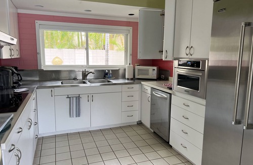 Kailua Casa | ¡Guauu! Inicio a pocos pasos de la playa con piscina